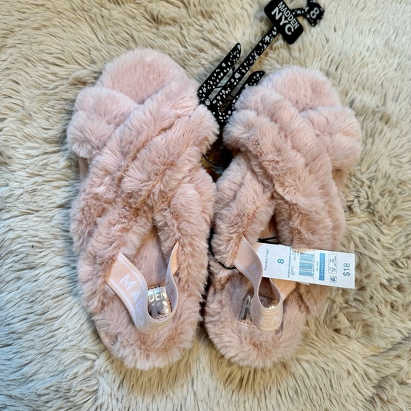 Fuzzy Sandals - Picture 4 of 4